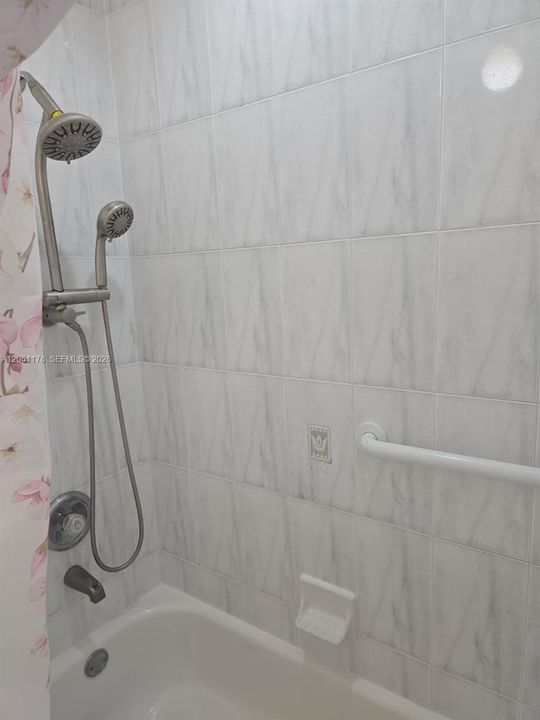For Rent: $3,200 (3 beds, 2 baths, 1200 Square Feet)