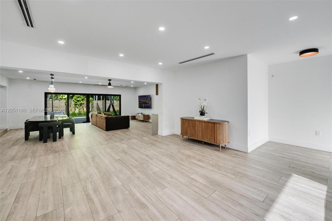 For Sale: $1,525,000 (3 beds, 3 baths, 2653 Square Feet)