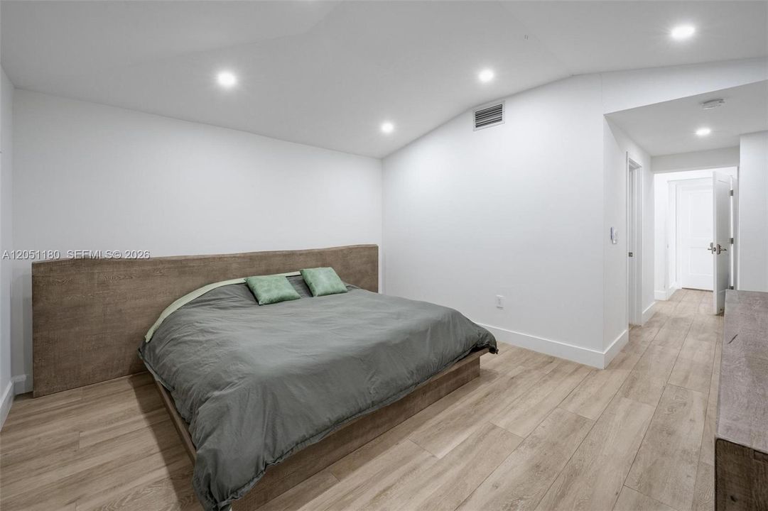 For Sale: $1,525,000 (3 beds, 3 baths, 2653 Square Feet)