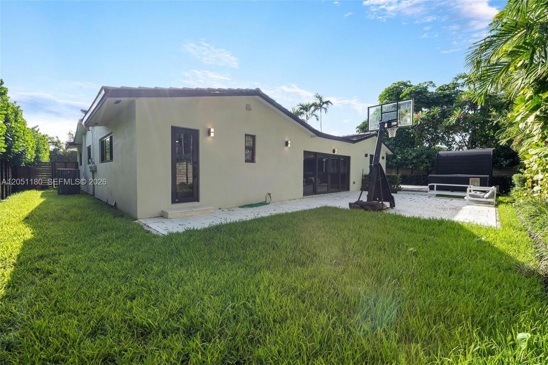 For Sale: $1,525,000 (3 beds, 3 baths, 2653 Square Feet)