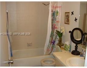 For Rent: $2,400 (2 beds, 2 baths, 1019 Square Feet)