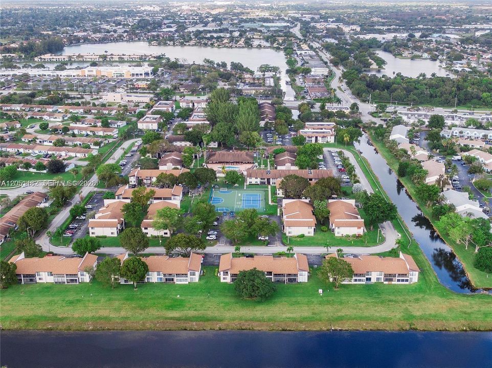 For Rent: $2,400 (2 beds, 2 baths, 1019 Square Feet)