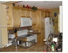 For Rent: $2,400 (2 beds, 2 baths, 1019 Square Feet)