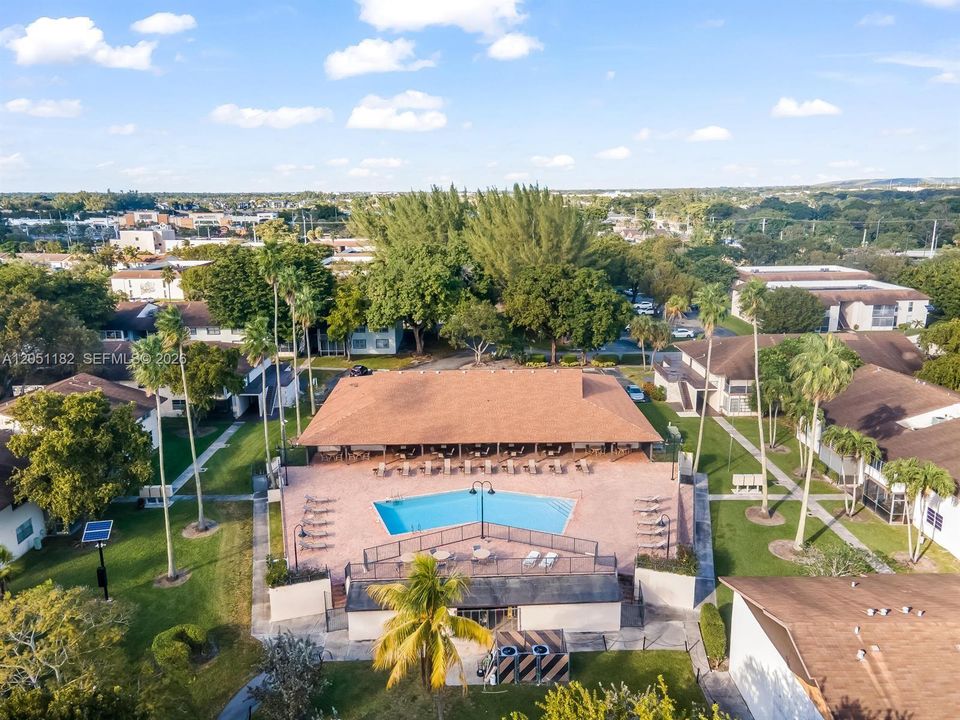 For Rent: $2,400 (2 beds, 2 baths, 1019 Square Feet)