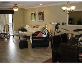 For Rent: $2,400 (2 beds, 2 baths, 1019 Square Feet)