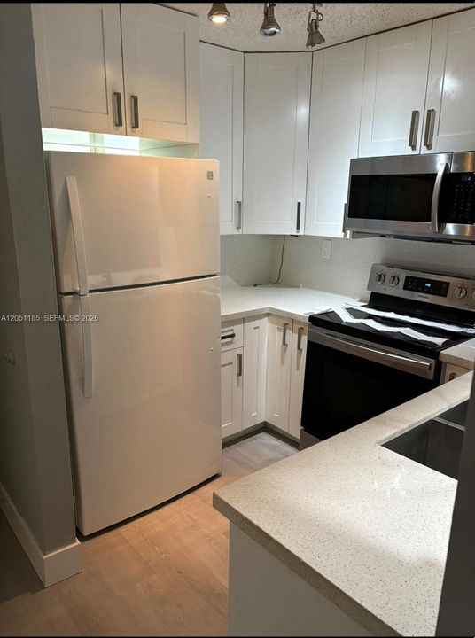 В аренду: $2,650 (2 спален, 1 ванн, 810 Квадратных фут)