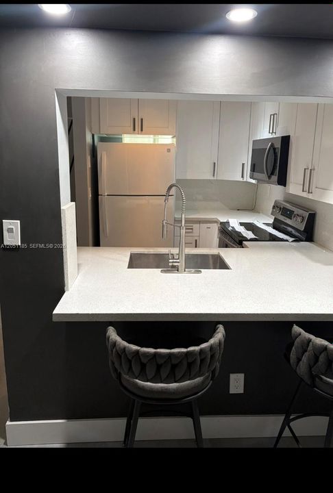 В аренду: $2,650 (2 спален, 1 ванн, 810 Квадратных фут)