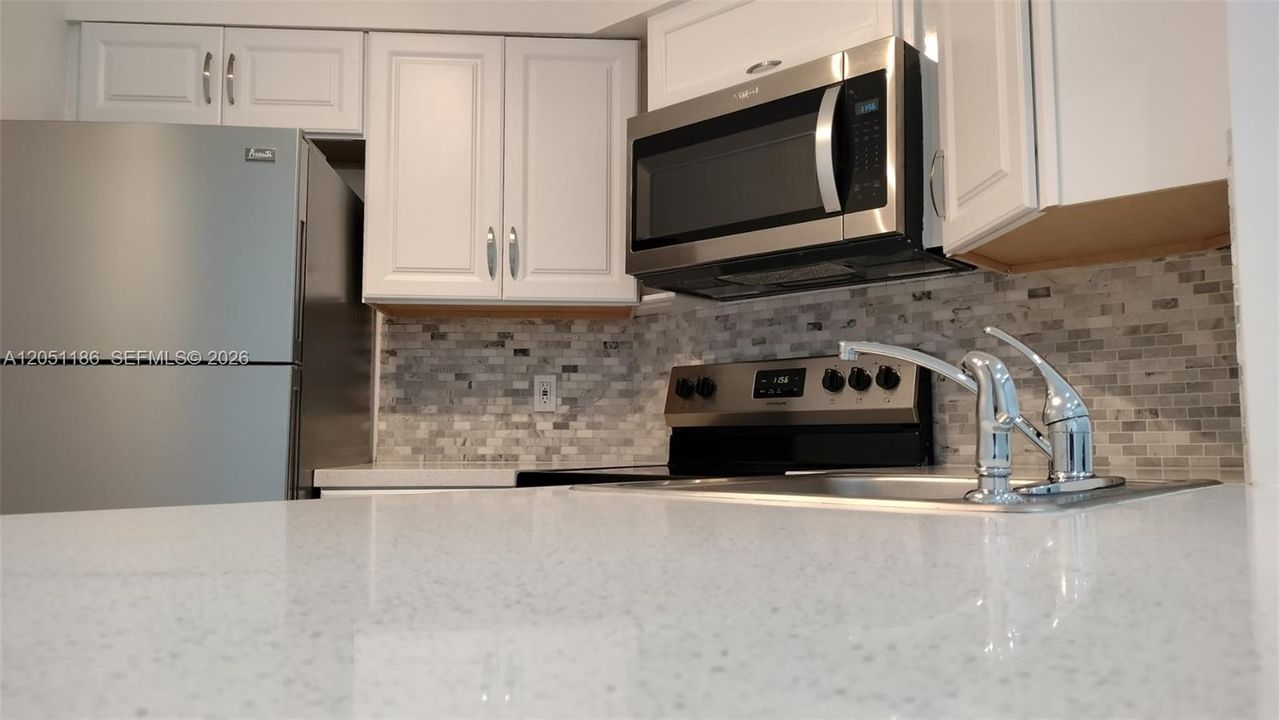 For Rent: $2,100 (2 beds, 2 baths, 890 Square Feet)