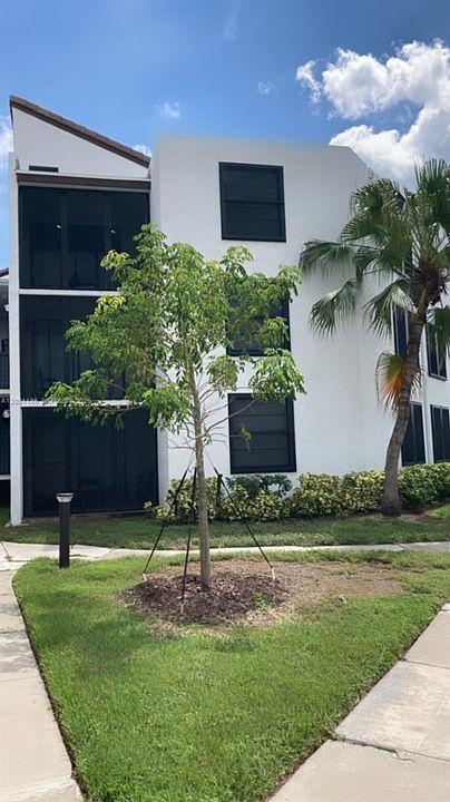 For Rent: $2,100 (2 beds, 2 baths, 890 Square Feet)