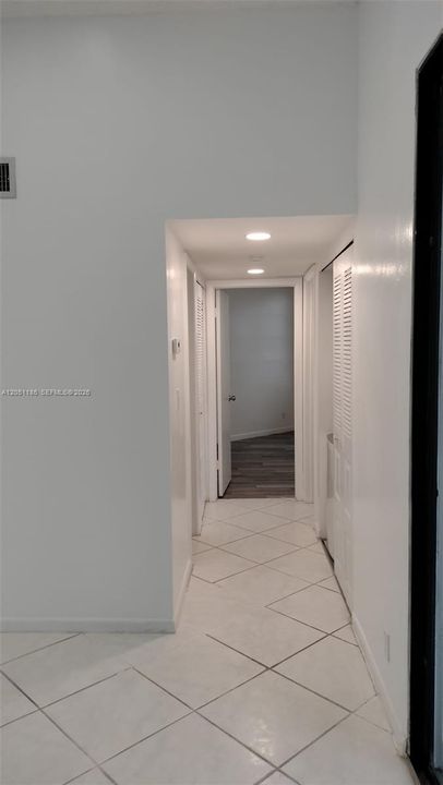 For Rent: $2,100 (2 beds, 2 baths, 890 Square Feet)