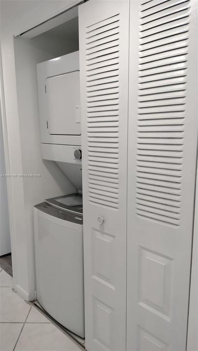 For Rent: $2,100 (2 beds, 2 baths, 890 Square Feet)