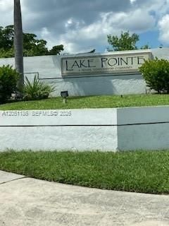 For Rent: $2,100 (2 beds, 2 baths, 890 Square Feet)