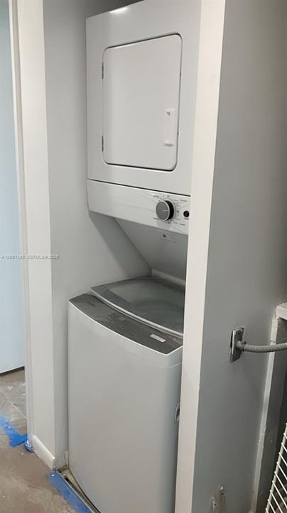 For Rent: $2,100 (2 beds, 2 baths, 890 Square Feet)