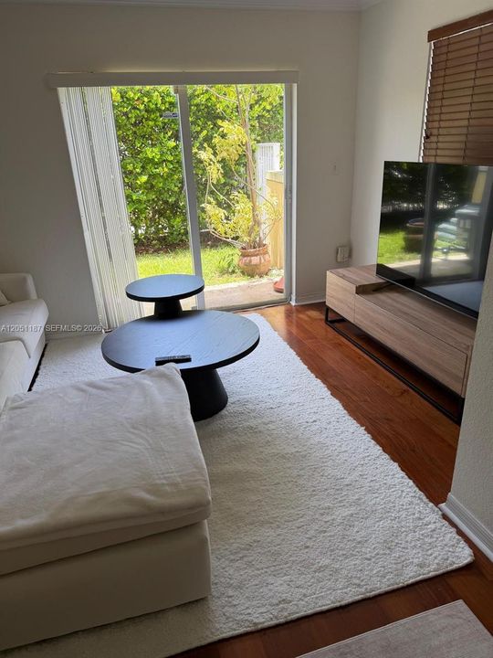 В аренду: $3,000 (3 спален, 2 ванн, 1182 Квадратных фут)