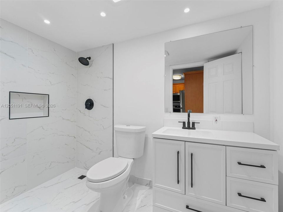For Sale: $235,000 (1 beds, 1 baths, 544 Square Feet)