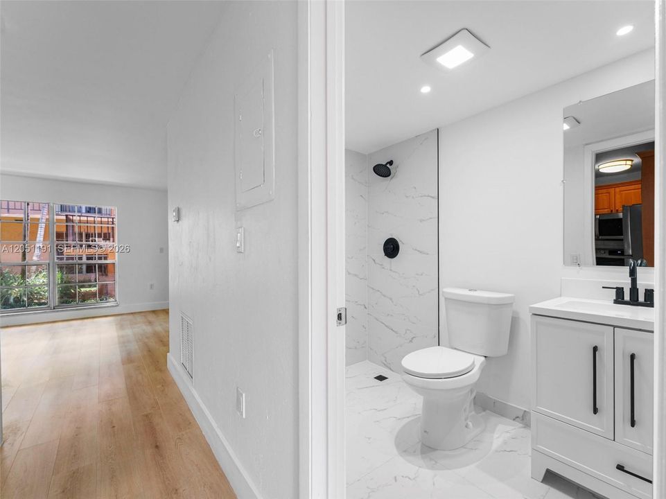 For Sale: $235,000 (1 beds, 1 baths, 544 Square Feet)