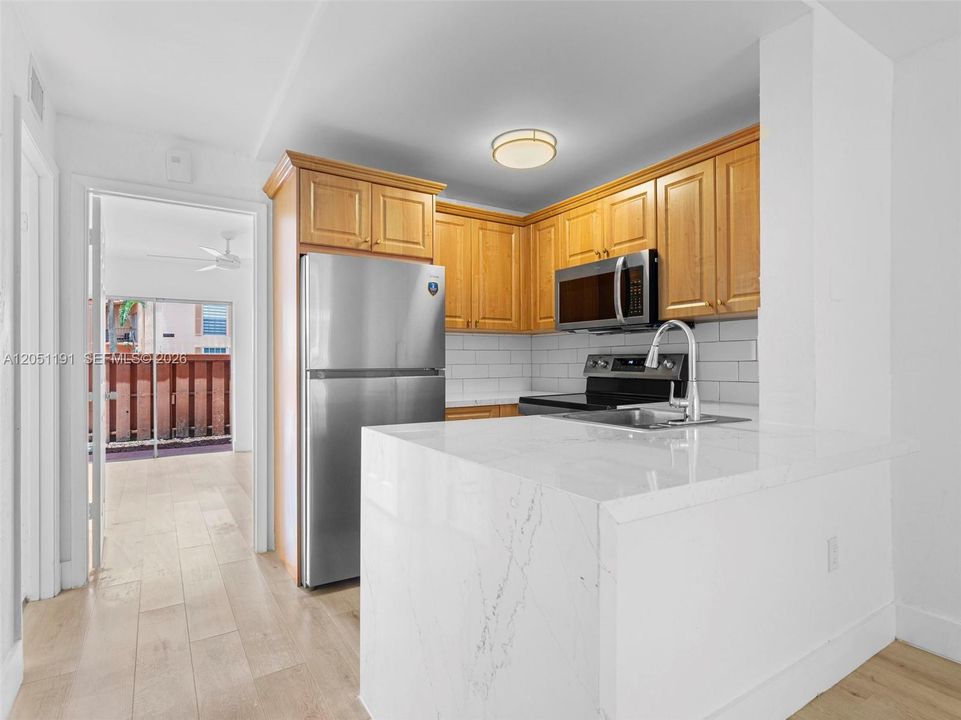 For Sale: $235,000 (1 beds, 1 baths, 544 Square Feet)