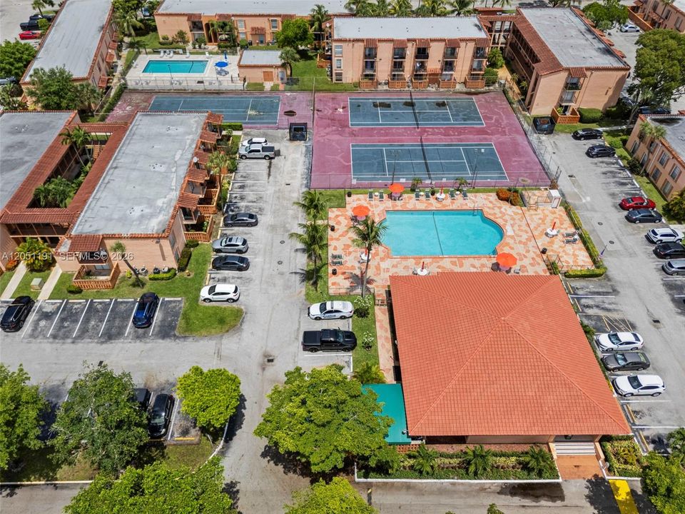For Sale: $235,000 (1 beds, 1 baths, 544 Square Feet)