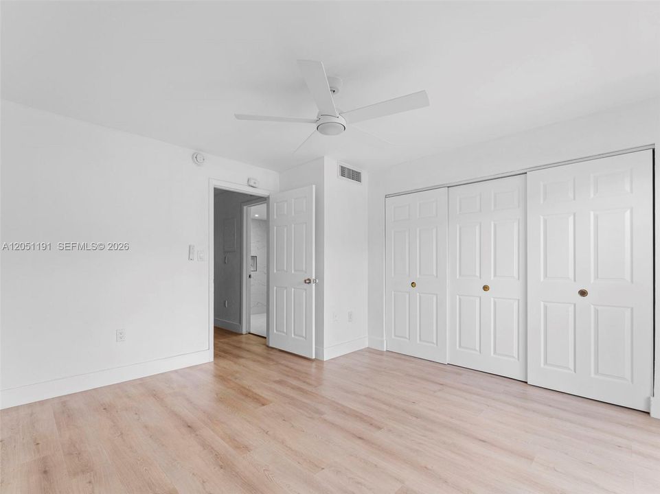 For Sale: $235,000 (1 beds, 1 baths, 544 Square Feet)