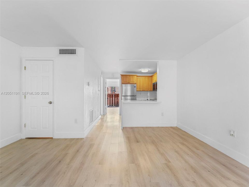 For Sale: $235,000 (1 beds, 1 baths, 544 Square Feet)