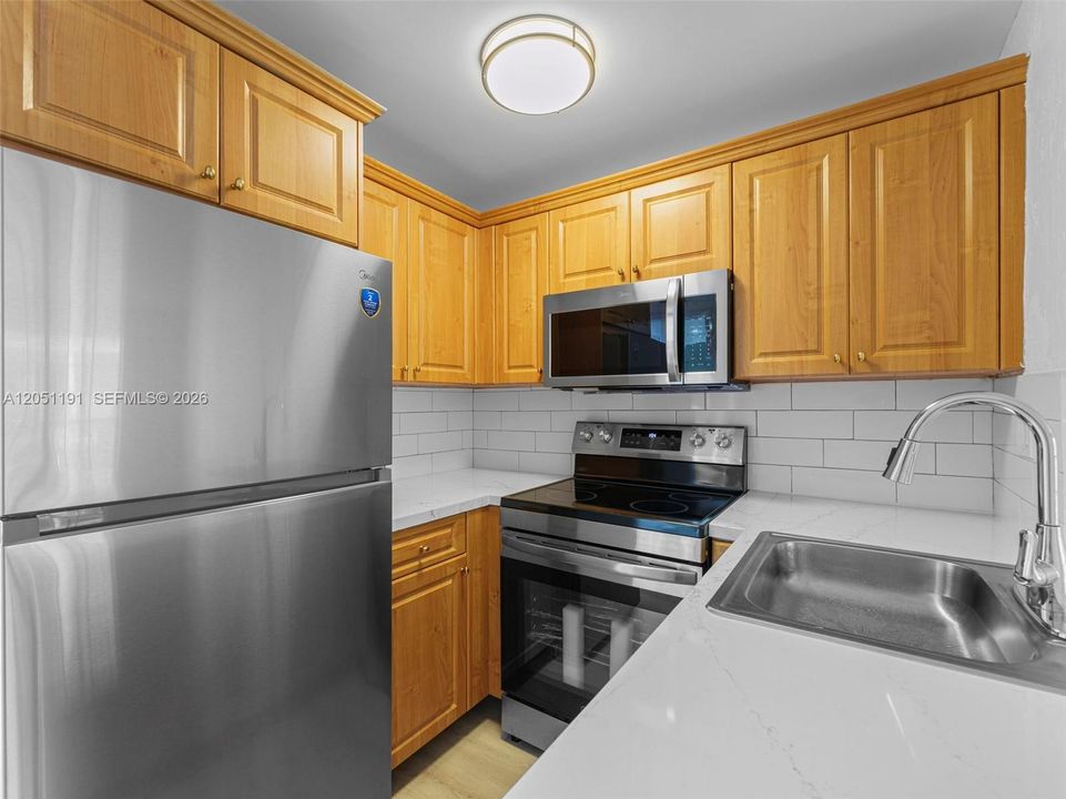For Sale: $235,000 (1 beds, 1 baths, 544 Square Feet)