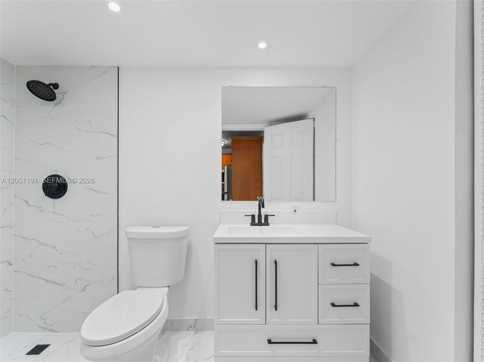 For Sale: $235,000 (1 beds, 1 baths, 544 Square Feet)