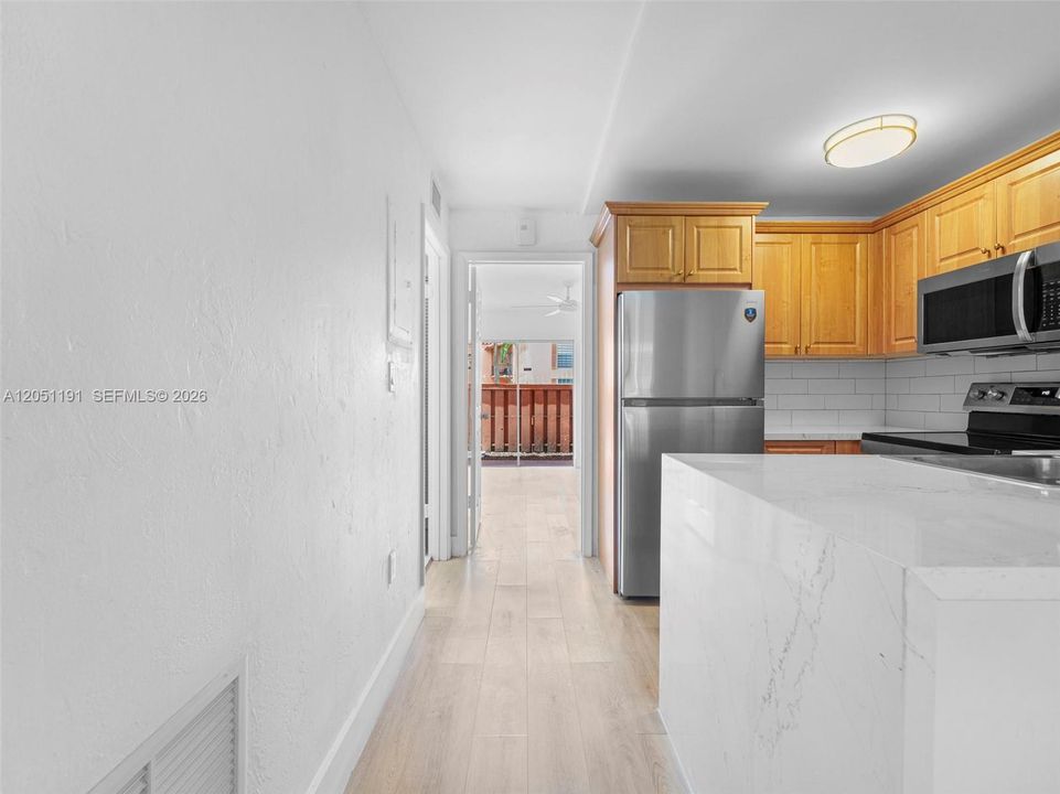 For Sale: $235,000 (1 beds, 1 baths, 544 Square Feet)