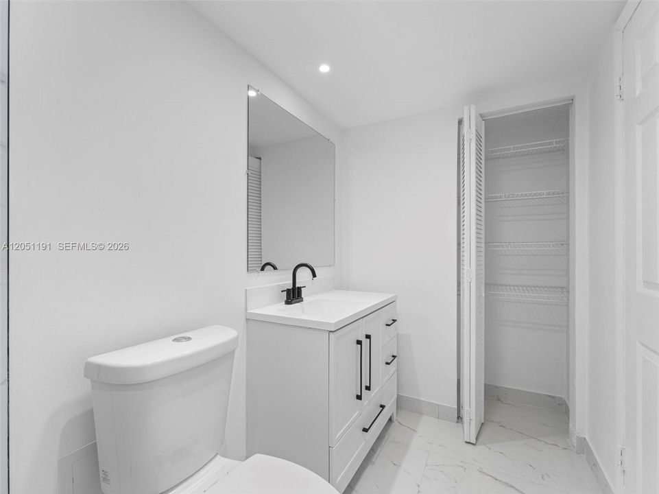 For Sale: $235,000 (1 beds, 1 baths, 544 Square Feet)