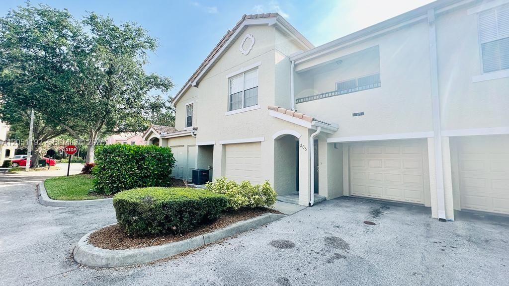 For Rent: $1,850 (1 beds, 1 baths, 875 Square Feet)