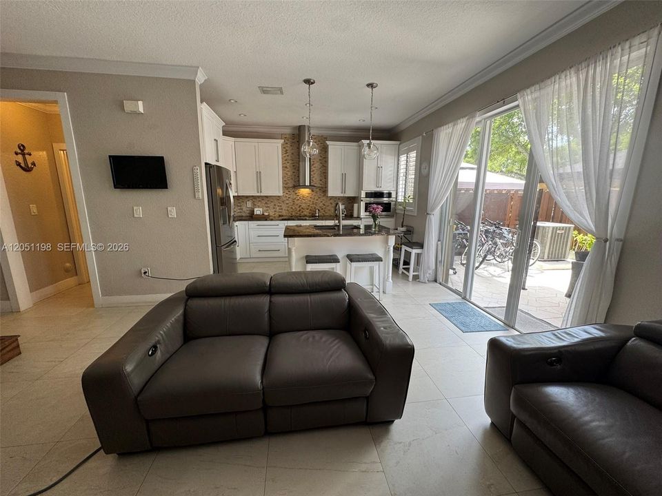 En Venta: $519,900 (3 camas, 2 baños, 1733 Pies cuadrados)