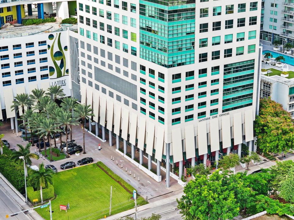 30-web-or-mls-175-sw-7th-st-1600