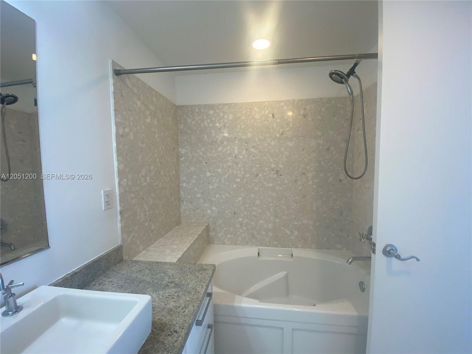 For Rent: $3,550 (2 beds, 2 baths, 1290 Square Feet)