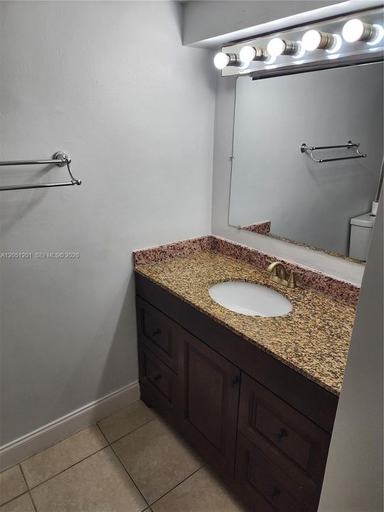 На продажу: $175,000 (1 спален, 1 ванн, 700 Квадратных фут)