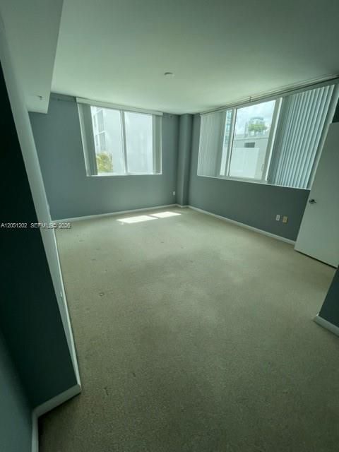 For Rent: $2,950 (1 beds, 2 baths, 989 Square Feet)