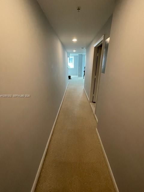 For Rent: $2,950 (1 beds, 2 baths, 989 Square Feet)