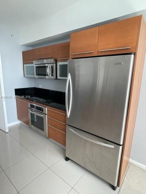 For Rent: $2,950 (1 beds, 2 baths, 989 Square Feet)