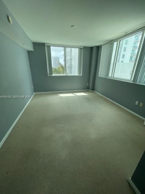 For Rent: $2,950 (1 beds, 2 baths, 989 Square Feet)