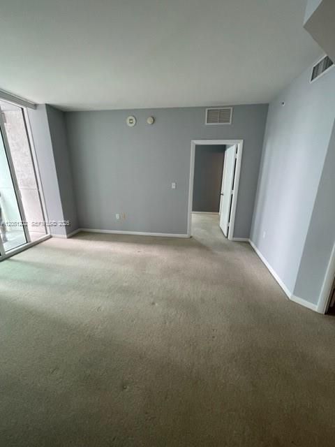 For Rent: $2,950 (1 beds, 2 baths, 989 Square Feet)