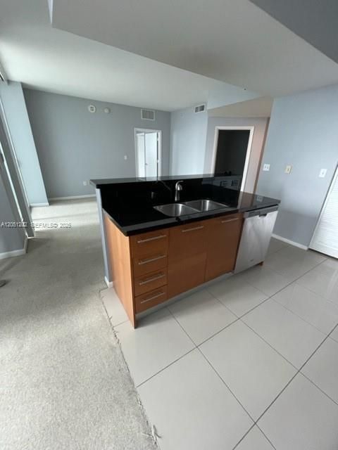 For Rent: $2,950 (1 beds, 2 baths, 989 Square Feet)