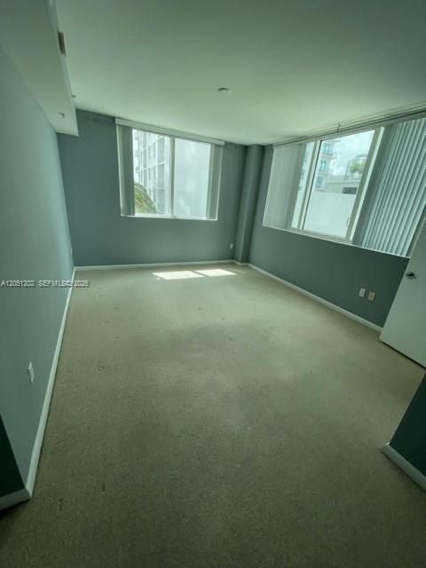 For Rent: $2,950 (1 beds, 2 baths, 989 Square Feet)