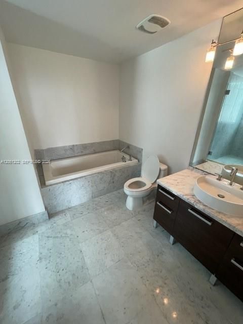 For Rent: $2,950 (1 beds, 2 baths, 989 Square Feet)