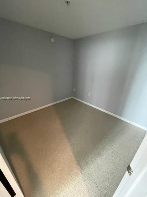 For Rent: $2,950 (1 beds, 2 baths, 989 Square Feet)