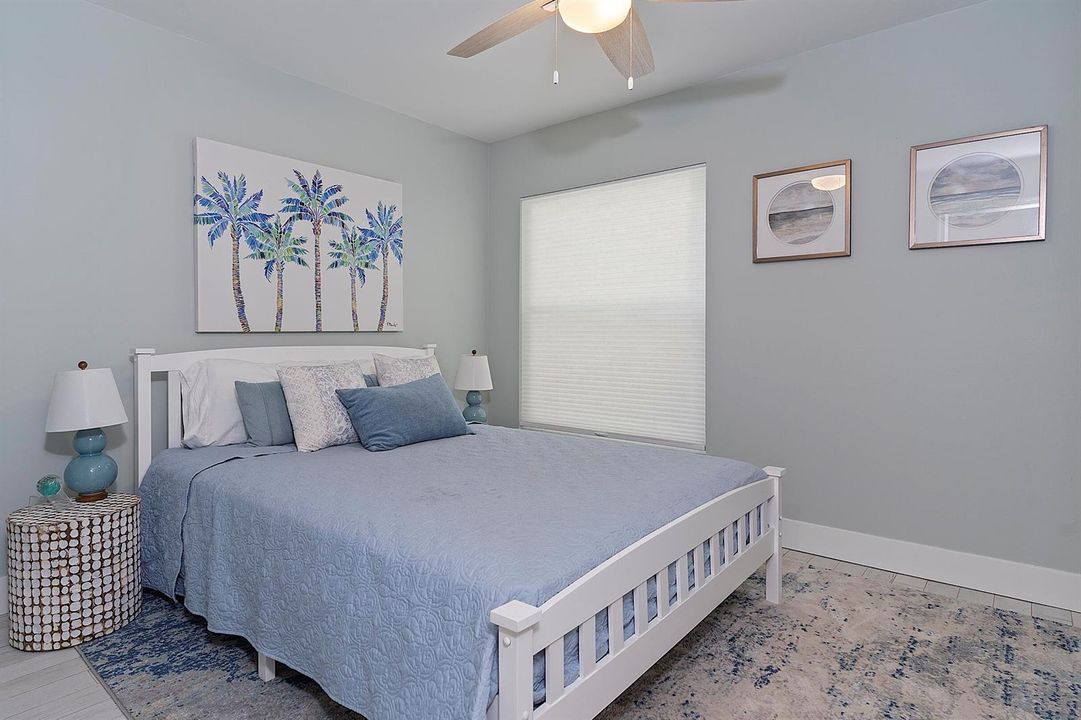 2130 NW 12th St -- 025