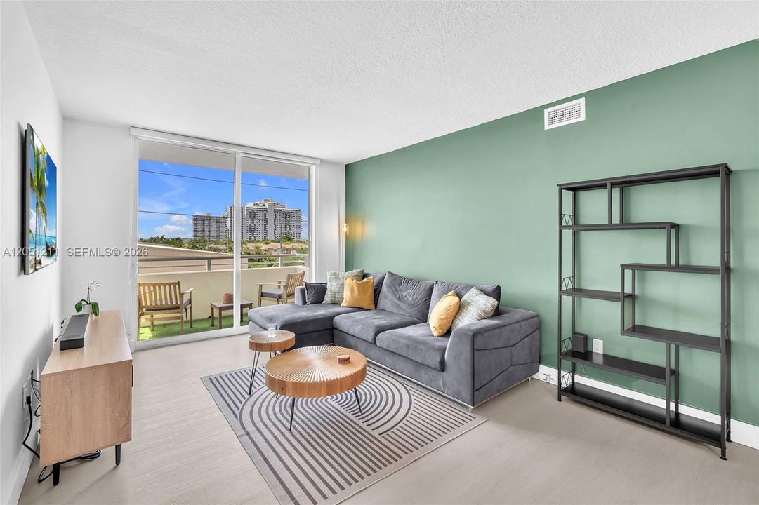 For Sale: $525,000 (2 beds, 2 baths, 1074 Square Feet)