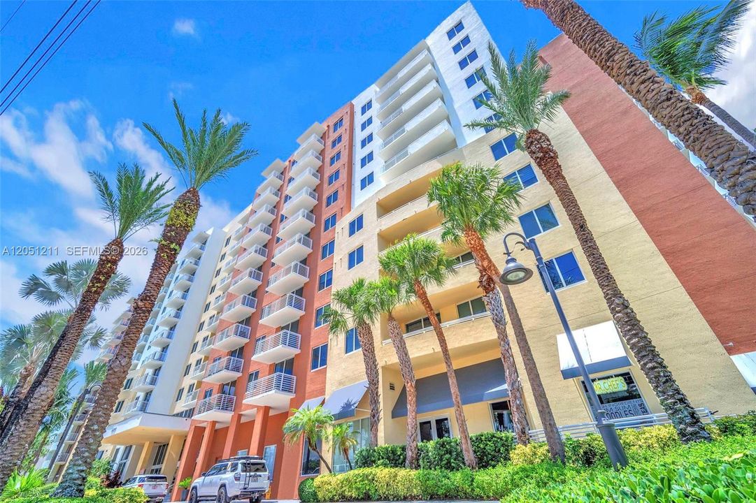 For Sale: $525,000 (2 beds, 2 baths, 1074 Square Feet)