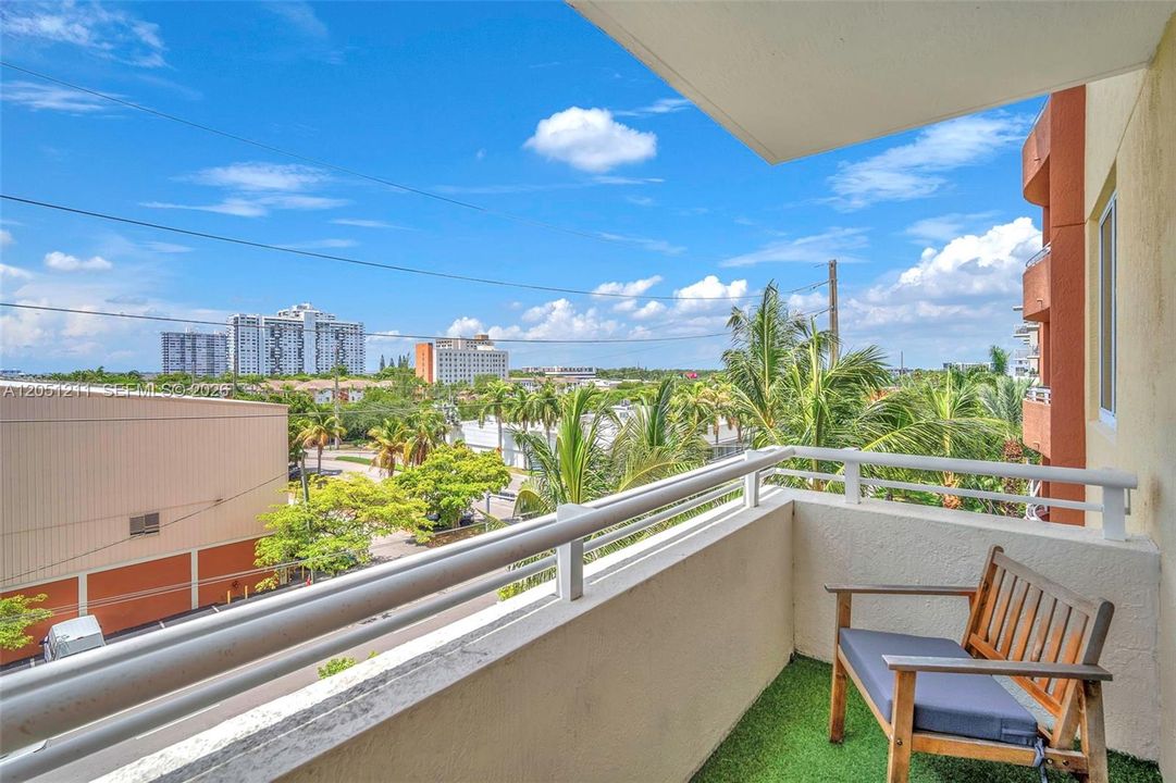 For Sale: $525,000 (2 beds, 2 baths, 1074 Square Feet)