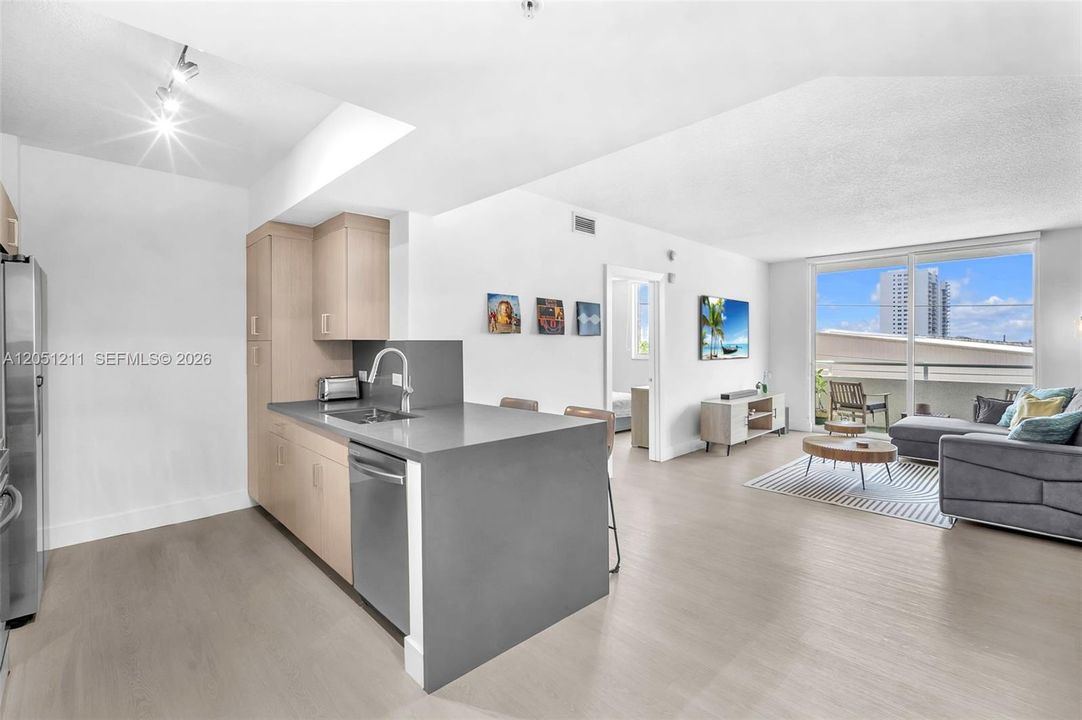 For Sale: $525,000 (2 beds, 2 baths, 1074 Square Feet)