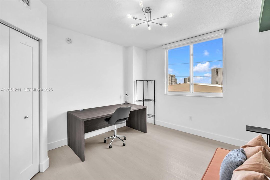 For Sale: $525,000 (2 beds, 2 baths, 1074 Square Feet)
