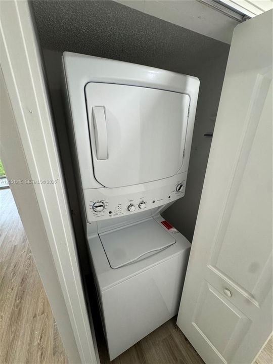 待售: $299,999 (3 贝兹, 2 浴室, 967 平方英尺)