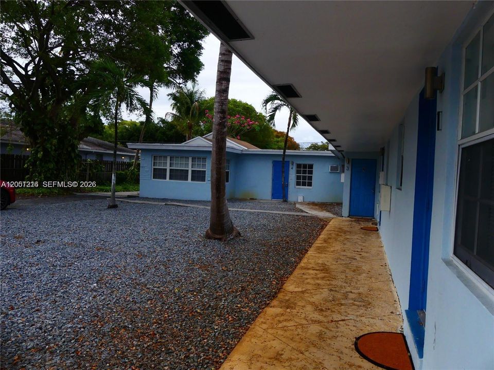 For Rent: $1,500 (1 beds, 1 baths, 4008 Square Feet)